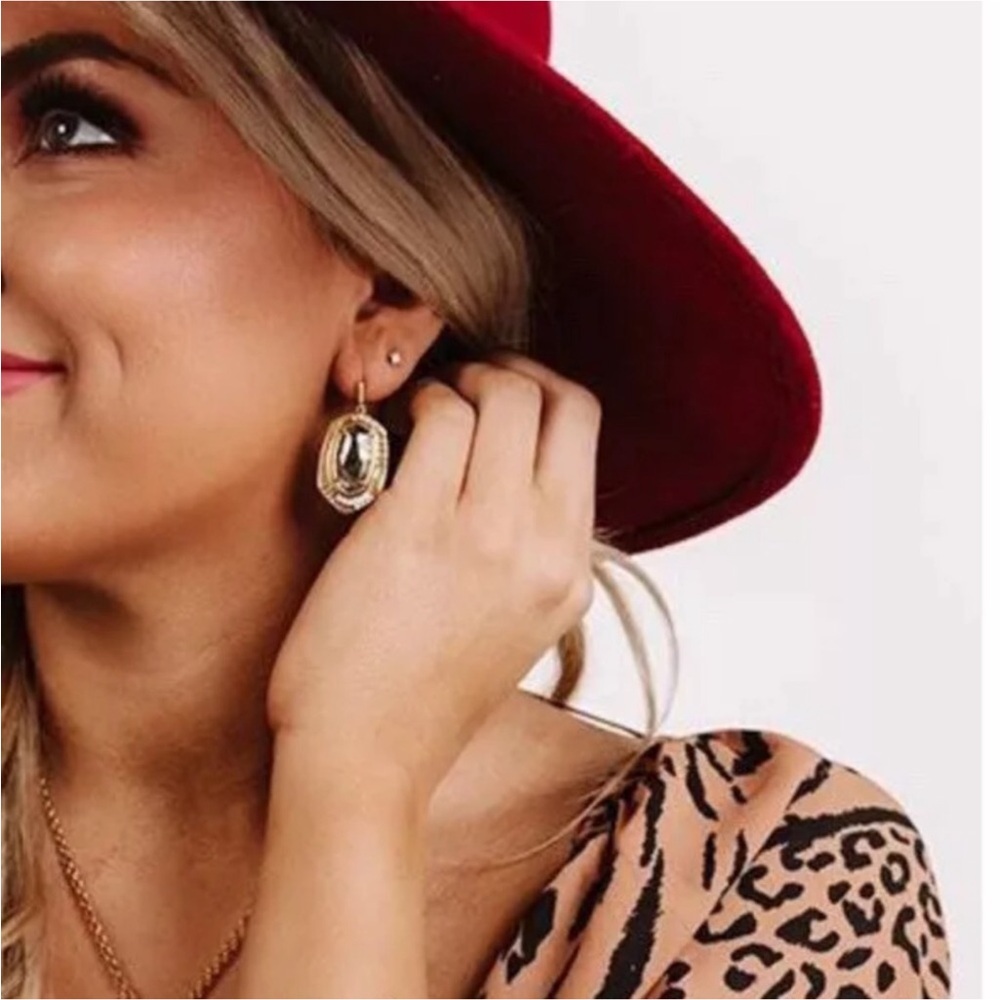 NWOT Kendra Scott Vintage Gold Drop Earrings